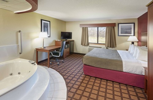 Burlington Hotel | AmericInn by Wyndham Burlington