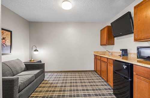 Chamberlain Hotel | AmericInn by Wyndham Chamberlain - Conference Center