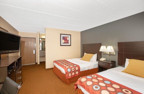 Oakdale Hotel | AmericInn by Wyndham Coralville