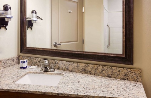 De Witt Hotel | AmericInn by Wyndham DeWitt
