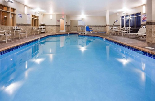 De Witt Hotel | AmericInn by Wyndham DeWitt