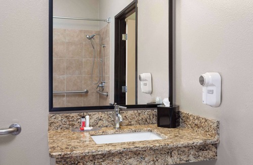 Hudson Hotel | AmericInn by Wyndham Hudson