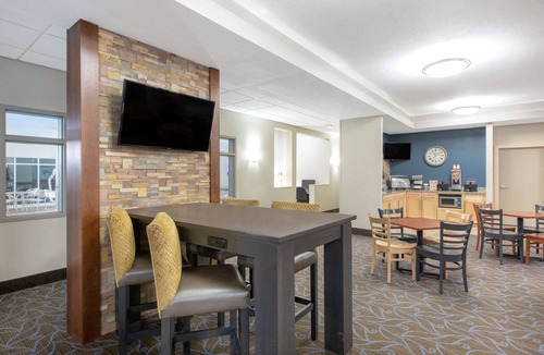Humboldt Hotel | AmericInn by Wyndham Humboldt