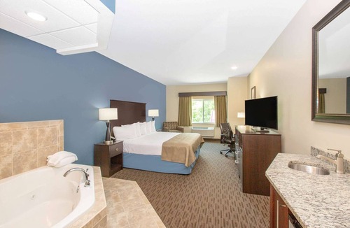 Humboldt Hotel | AmericInn by Wyndham Humboldt