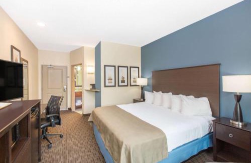 Humboldt Hotel | AmericInn by Wyndham Humboldt