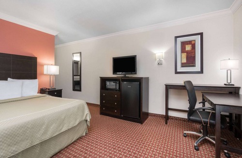 Johnston Hotel | AmericInn by Wyndham Johnston Des Moines