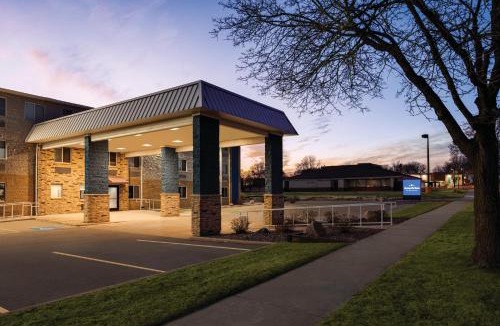 Madison Hotel | AmericInn by Wyndham Madison WI