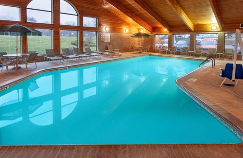 Orange Prairie Hotel | AmericInn by Wyndham Peoria
