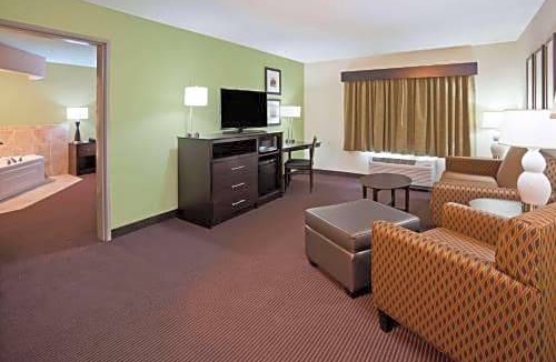 De Witt Hotel | AmericInn by Wyndham DeWitt