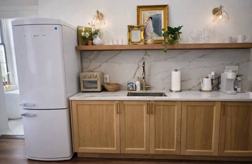 Old Goucher Apartment | Amour Luxury King Suite w/Soaking Tub - Boutique Hotel Near Johns Hopkins & DT