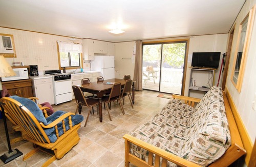 Richmond Cabin | Anchor's Away, a 3BR, 2BR, accessible cabin with jacuzzi tub and lake views