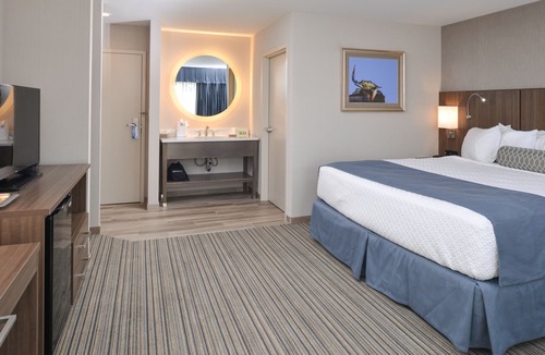 Deale Hotel | Anchored Inn at Hidden Harbour Marina