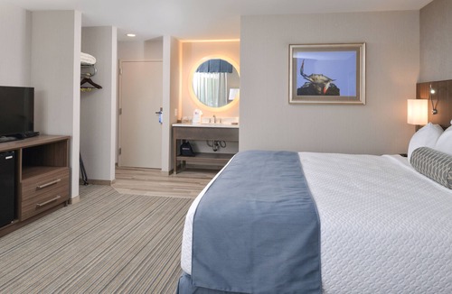 Deale Hotel | Anchored Inn at Hidden Harbour Marina