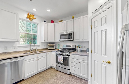 Villages of Five Points House | Angela's Eclectic Villa: 3BR, 2.5BA - Sleeps 7 - Community Pool - Minutes from the Beach