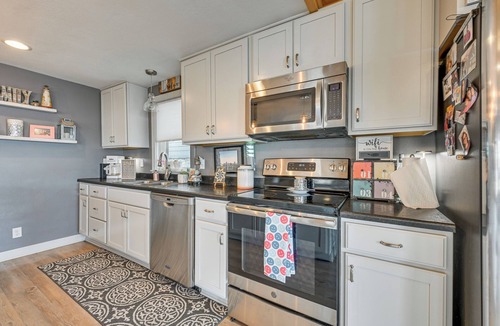 Clarion Cottage | Angler's Cottage on Lake Cornelia: Pets Welcome!