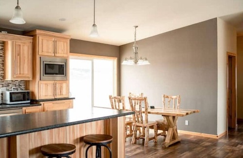 Hot Springs House | Angostura lake getaway