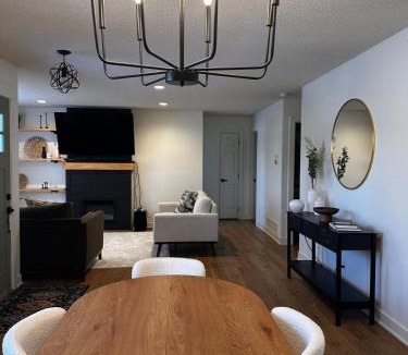 Ankeny House | Ankenys Best Hot tub Theatre Room Game Room