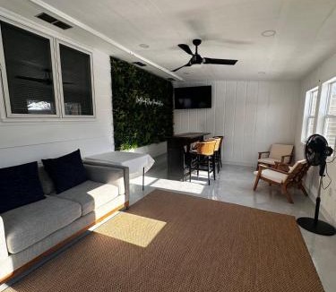 Ankeny House | Ankenys Best Hot tub Theatre Room Game Room