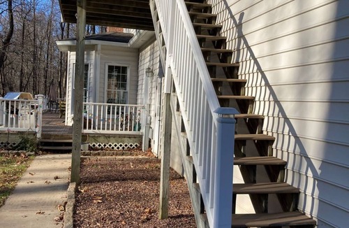 Forest Hill Apartment | Apartment over the garage, deep in the quiet woods, 2br.