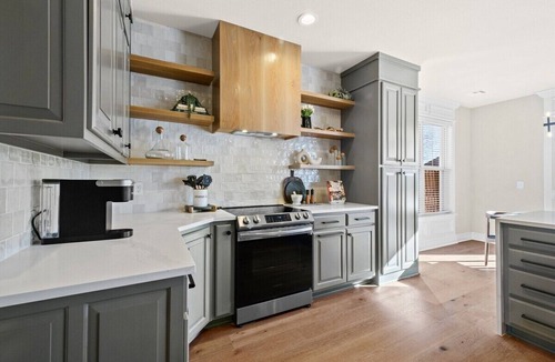 Benton County House | Apollo House | Luxury Retreat in Rogers. Sleeps 11