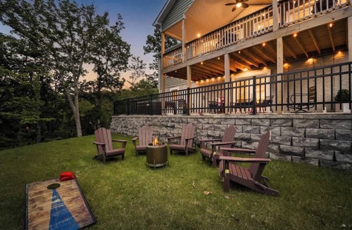 Front Royal Cottage | Apple Mountain House | Hot Tub | Game Room