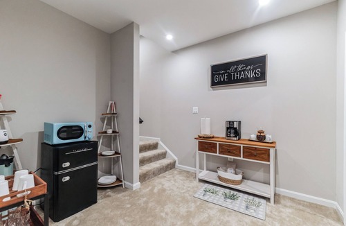 Winchester Apartment | Apt c/Movie Theater Pool Table Treadmill