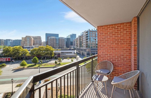Pentagon City Apartment | Apt Near Pentagon City Metro - Prime Location