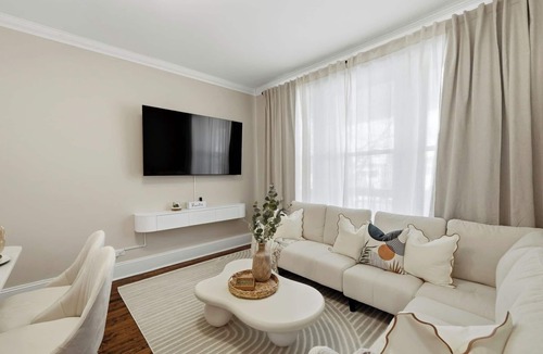 Chicago House | Arcade Theater Gym Office Sleeps 15