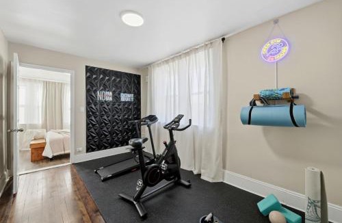 Chicago House | Arcade Theater Gym Office Sleeps 15