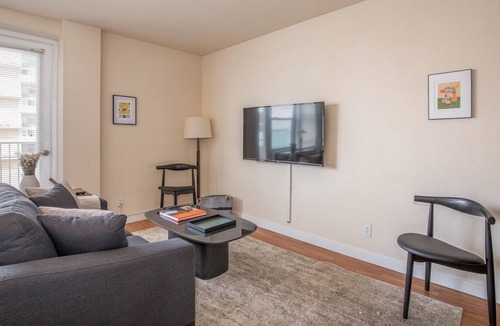 Downtown West Apartment | Arch, Dome, Dtown | Free Parking + Rooftop | Zencity