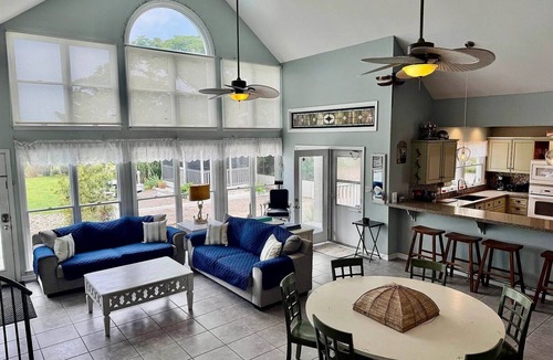 Green Creek House | Ark of Grace: Spacious 4-bedroom Cottage with the Bay as Your Backyard!