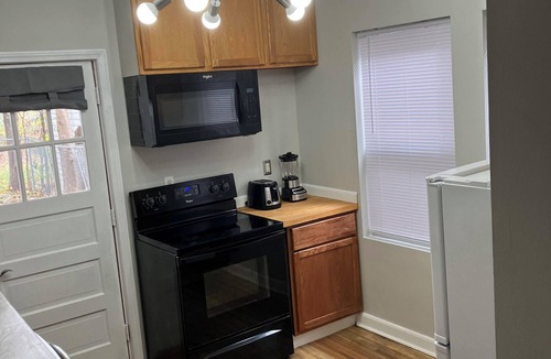 Cedar Rapids House | Art Pennington 4-bedroom house with WiFi in Cedar Rapids NewBo/Czech Village