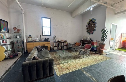 South Slope Apartment | Artist Loft - Spacious 2.5 bedroom in Brooklyn.