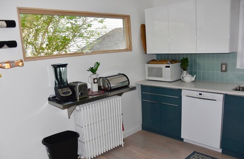 Asbury Park House | Asbury Park, Sunlit, 3 story home: 2-br, 2 full bath w 4 beach passes + bikes