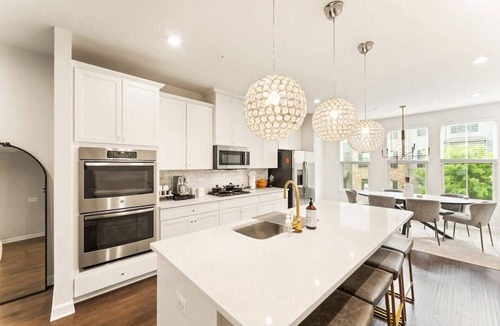 Ashburn House | Ashburn 4-BR Homestay/Close to Dulles & METRO