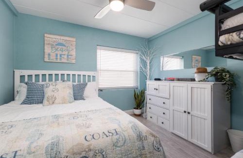 North Wildwood Apartment | Ashore Beach Retreat-1BR 1BA with pool, parking, 1 & half block to Beach & Boardwalk, Morey's Pier