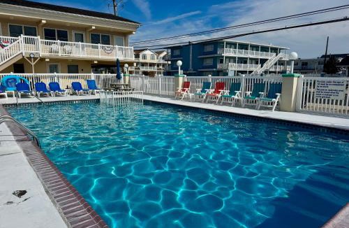 North Wildwood Apartment | Ashore Beach Retreat-1BR 1BA with pool, parking, 1 & half block to Beach & Boardwalk, Morey's Pier