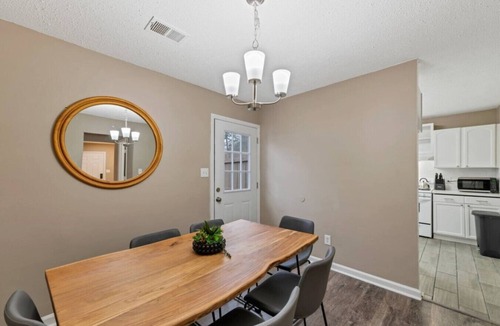 Woodstock Villa | ATH - Downtown Woodstock Luxury - Walk to Cherokee Amphitheater (1/4 mile) 3 Bedroom