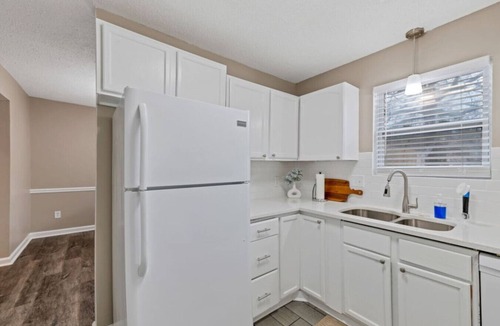 Woodstock Villa | ATH - Downtown Woodstock Luxury - Walk to Cherokee Amphitheater (1/4 mile) 3 Bedroom