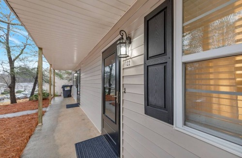 Woodstock Villa | ATH - Downtown Woodstock Luxury - Walk to Cherokee Amphitheater (1/4 mile) 3 Bedroom