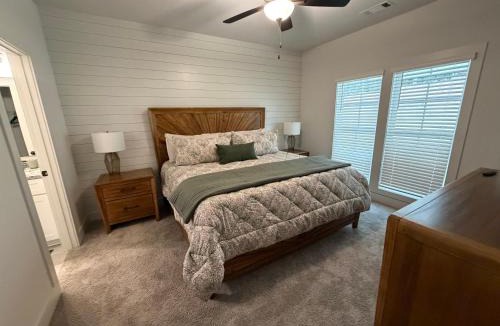 Opelika House | Auburn, Opelika Sleeps 8, close Auburn University