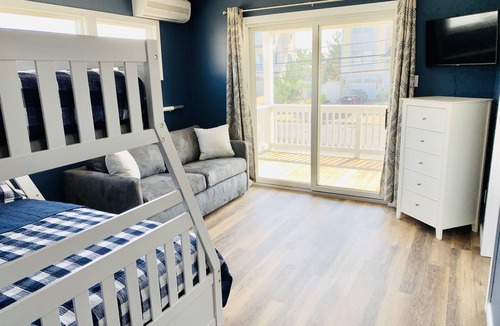 South Beach Haven House | Aug + Sept Dates Left! 1 house off Beach, 3 Decks, Ocean & Bay Views