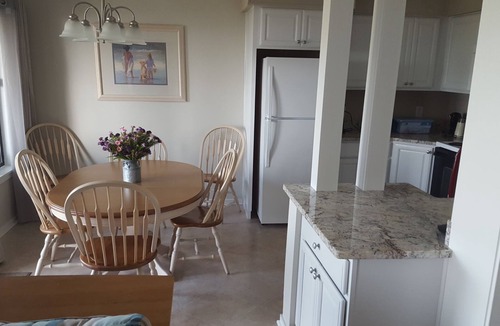 Folly Field Villa | AUG15-22&:OCEANVIEW 2026 REMODEL 50yd to beach3RD FL/SouthbalconyLG Shower2POOL