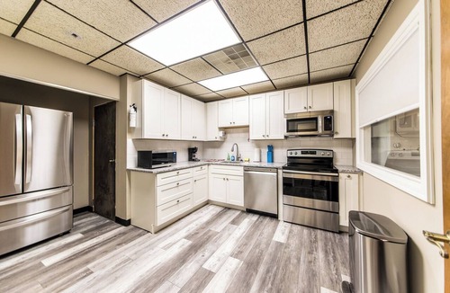 Downtown St. Louis Apartment | Austin Powers at the Roxbury