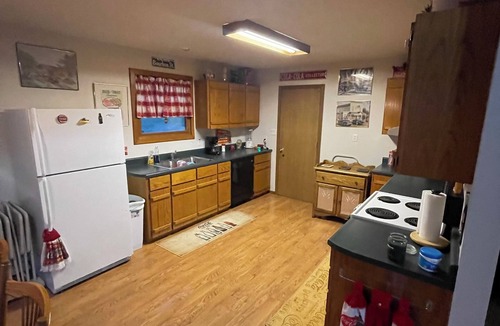 Bourbon Cabin | Authentic Cedar Cabin-Dogwood Cabin-with Pool & Meramec River Access