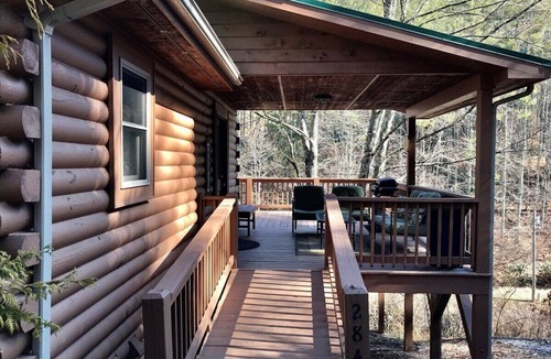 Fleetwood Cabin | Autumn Mist - Hot Tub, WIFI, Pool Table & Dog Friendly, Gas logs, Creekside Trout Stream