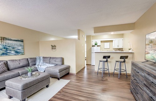 Platte City Apartment | Aviator's Lounge 1BR 1 BTH Free Parking WiFi - Easy Access Quite and Comfortable