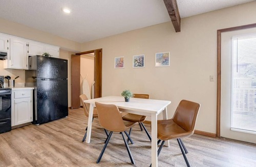 Platte City House | Aviator's Lounge 2BR 1Bath WiFi Close to Airport 2