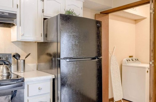 Platte City House | Aviator's Lounge 2BR 1Bath WiFi Close to Airport 2