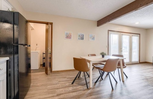 Platte City House | Aviator's Lounge 2BR 1Bath WiFi Close to Airport 2